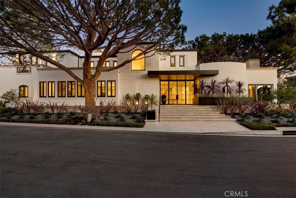 Photo of 34 Smithcliffs Rd, Laguna Beach, CA 92651 (MLS # OC26078316)