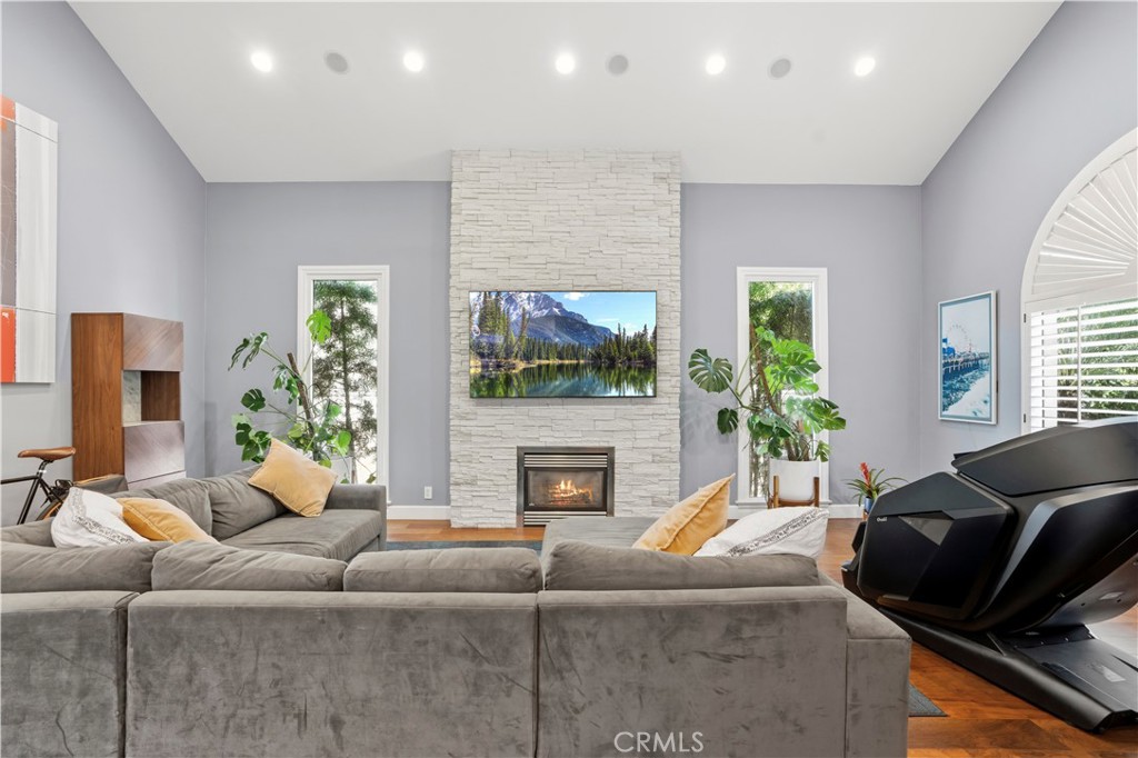 129 N Crescent Heights