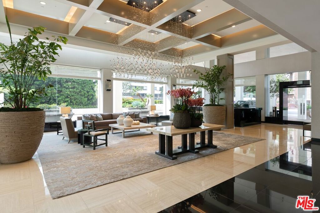 10560 Wilshire Boulevard 2003