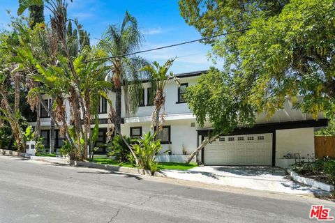 Photo of 5128 Llano Drive, Woodland Hills, CA 91364 (MLS # 25557963)