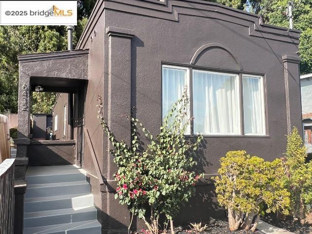 This mid 1920's home sits in the desirable Millsmont neighborhood. The interior shines with abundant natural light throughout, double pane windows ensure a quiet ambiance, high ceilings and open floorplan will make you feel right at home. Freshly refinished hardwood floors, new paint in and out, in house laundry with low maintenance landscaping, gated parking and a back deck for a day of BBQing and friends. Both the bonus dwelling and main property offer a firm rental income history. Live in one and rent the other.