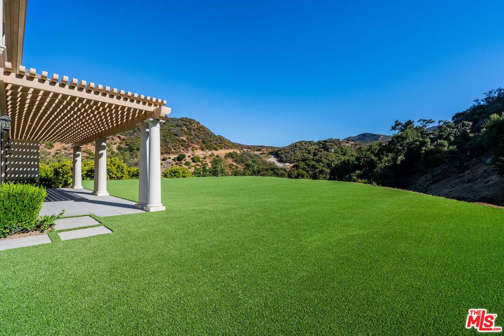 Photo of 3063 W Stafford Road, Thousand Oaks, CA 91361 (MLS # 26642943)