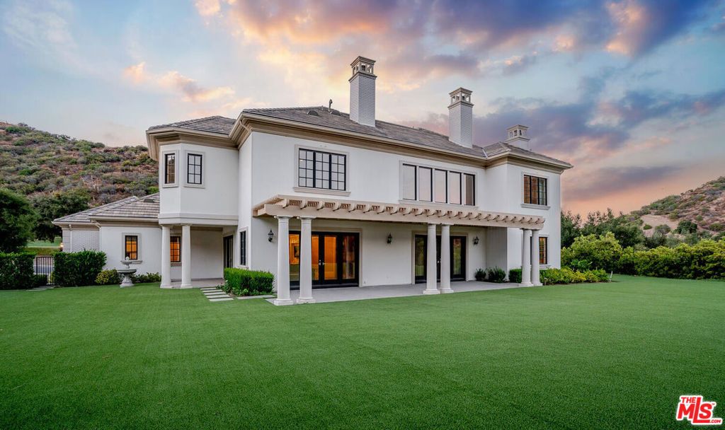 Photo of 3063 W Stafford Road, Thousand Oaks, CA 91361 (MLS # 26642943)