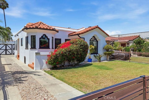 Photo of 3031 9th Avenue, Los Angeles, CA 90018 (MLS # SB26176362)