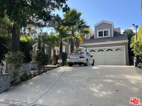 Photo of 4415 Placidia Avenue, Toluca Lake, CA 91602 (MLS # 26666655)