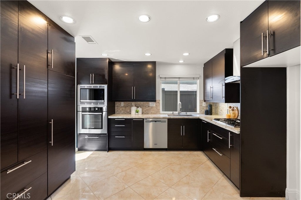 15 Poppyfield, Rancho Santa Margarita CA 92688 - Photo 8