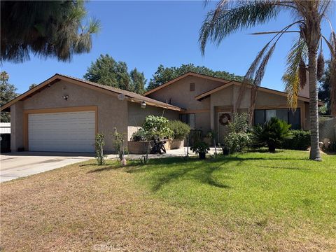 Photo of 17053 Pinedale Court, Fontana, CA 92335 (MLS # DW25169403) Photo of 17053 Pinedale Court, Fontana, CA 92335 (MLS # DW25169403)