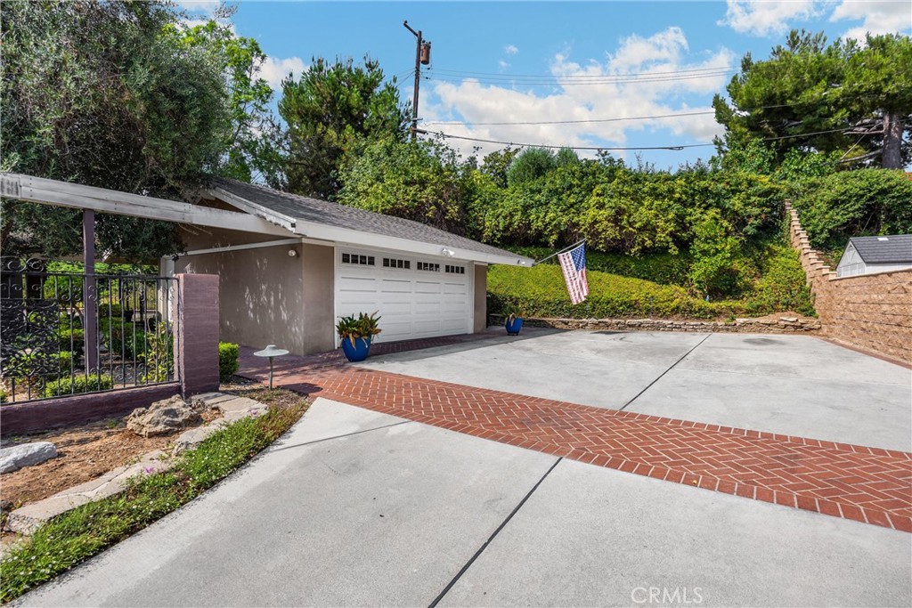 2711 Anacapa Place