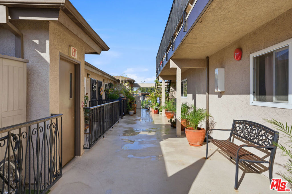 1100 Walnut Avenue 6