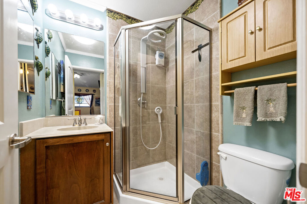 1100 Walnut Avenue 6