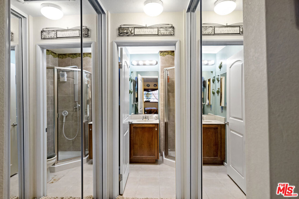 1100 Walnut Avenue 6