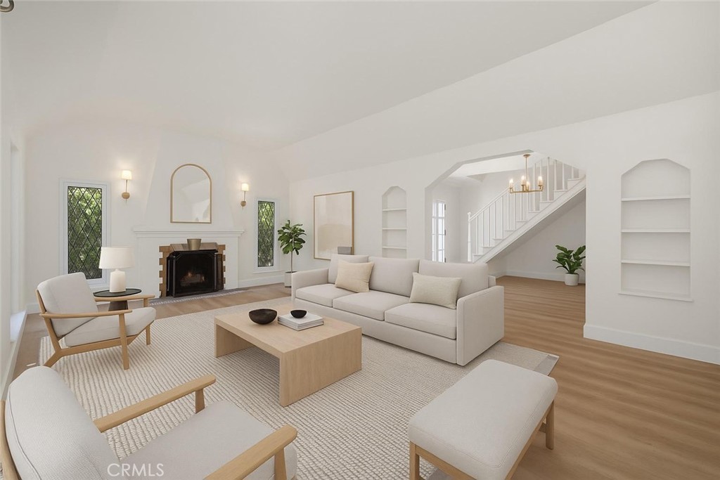 2404 N Poinsettia