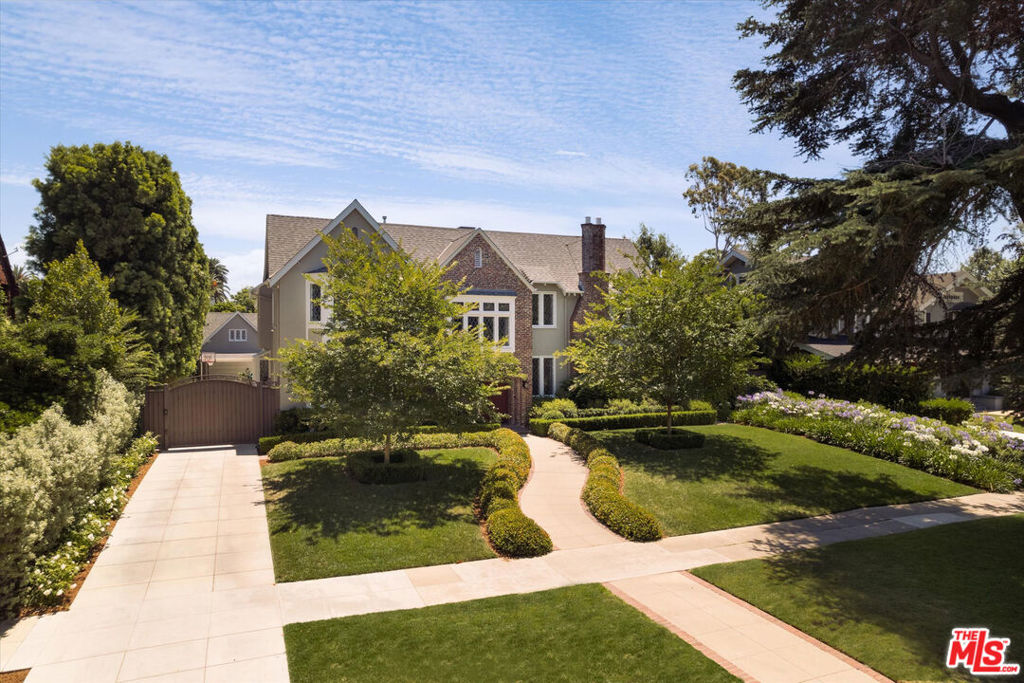 Properties 2 322 Lorraine Boulevard