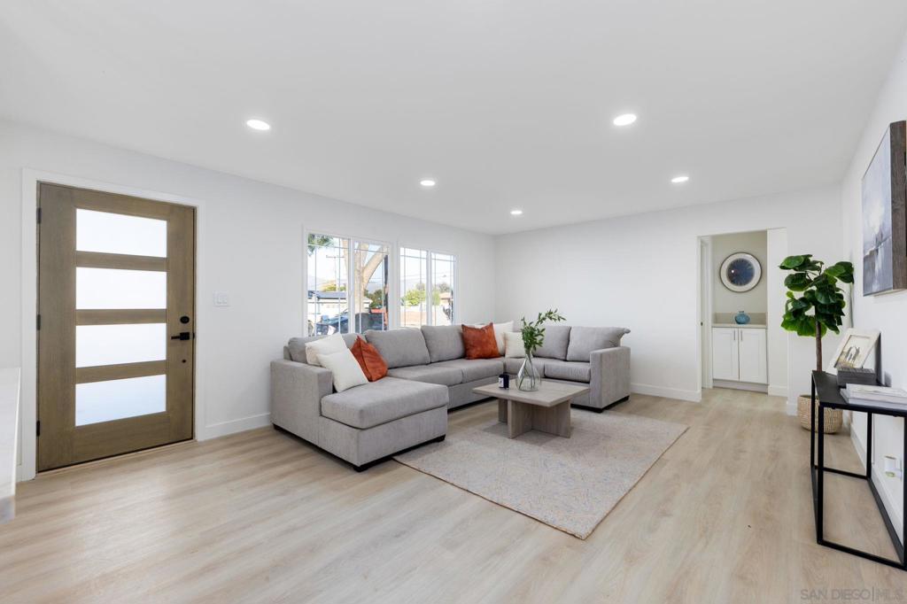 606 Carlsbad St