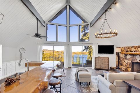 Photo of 28919 Palisades Dr, Lake Arrowhead, CA 92352 (MLS # HD26080868)