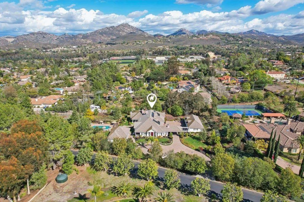 Poway, California 92064, United States, 5 Bedrooms Bedrooms, ,8 BathroomsBathrooms,Residential,Active,86205