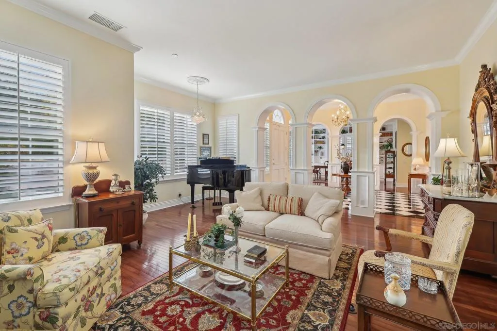 Poway, California 92064, United States, 5 Bedrooms Bedrooms, ,8 BathroomsBathrooms,Residential,Active,86205