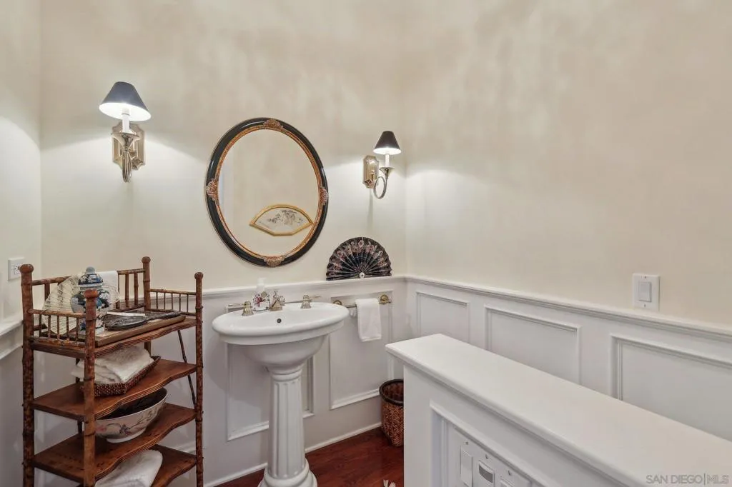 Poway, California 92064, United States, 5 Bedrooms Bedrooms, ,8 BathroomsBathrooms,Residential,Active,86205