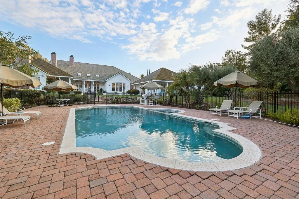 Poway, California 92064, United States, 5 Bedrooms Bedrooms, ,8 BathroomsBathrooms,Residential,Active,86205