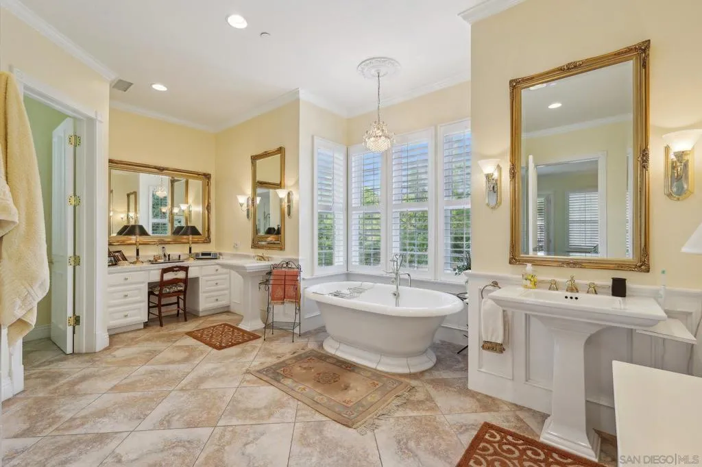 Poway, California 92064, United States, 5 Bedrooms Bedrooms, ,8 BathroomsBathrooms,Residential,Active,86205