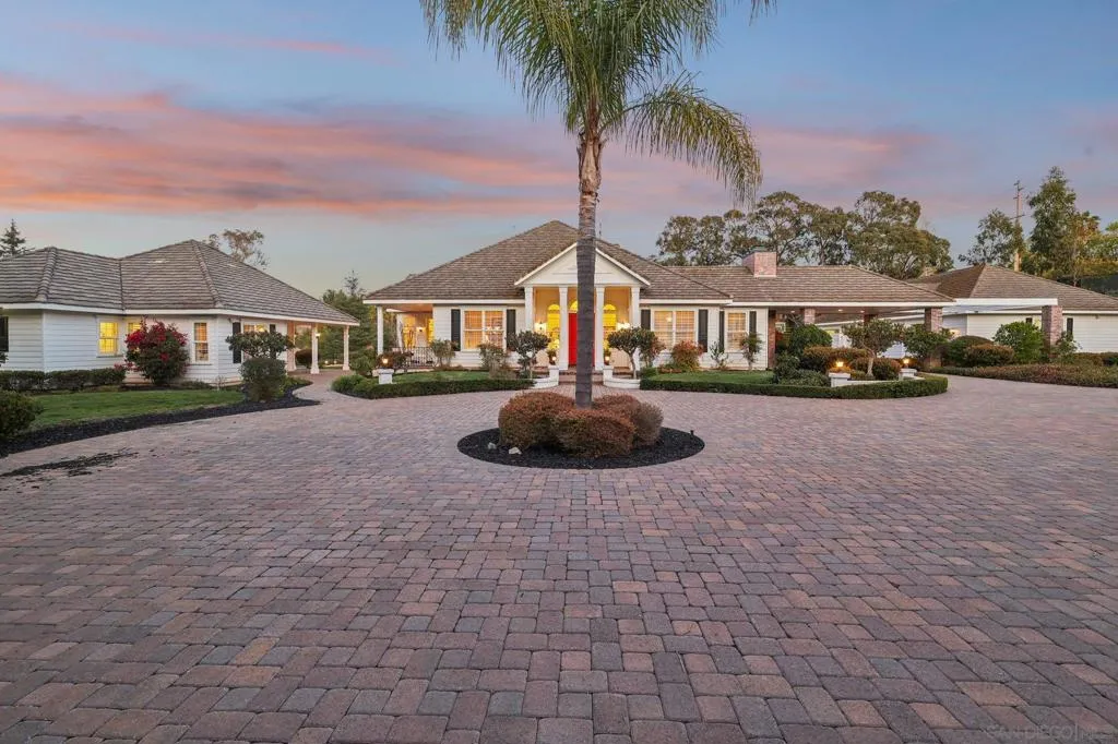 Poway, California 92064, United States, 5 Bedrooms Bedrooms, ,8 BathroomsBathrooms,Residential,Active,86205