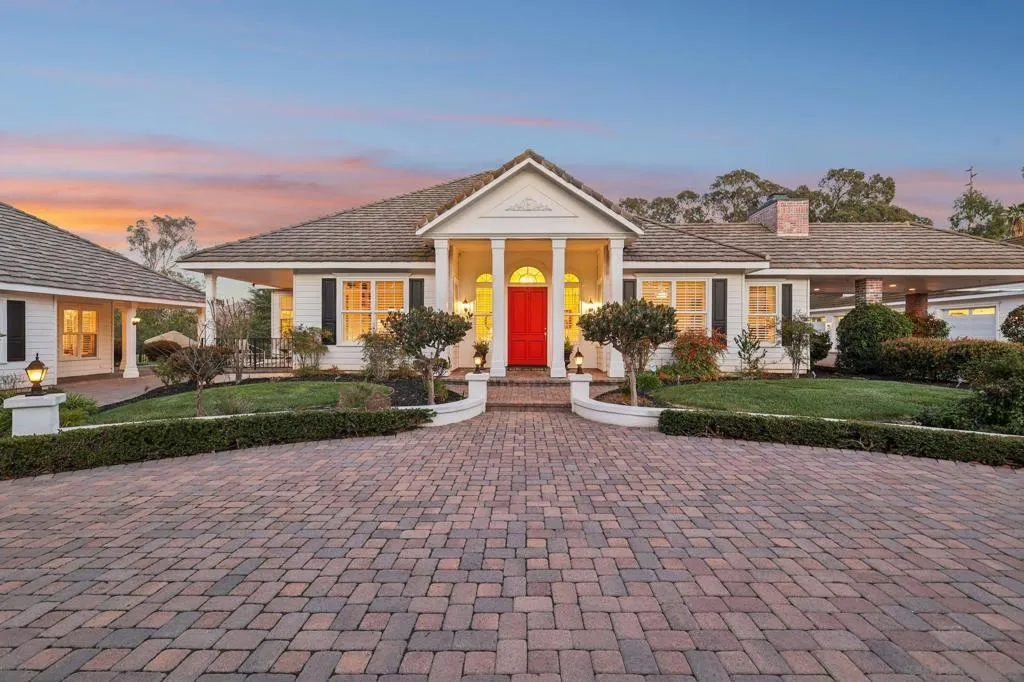 Poway, California 92064, United States, 5 Bedrooms Bedrooms, ,8 BathroomsBathrooms,Residential,Active,86205