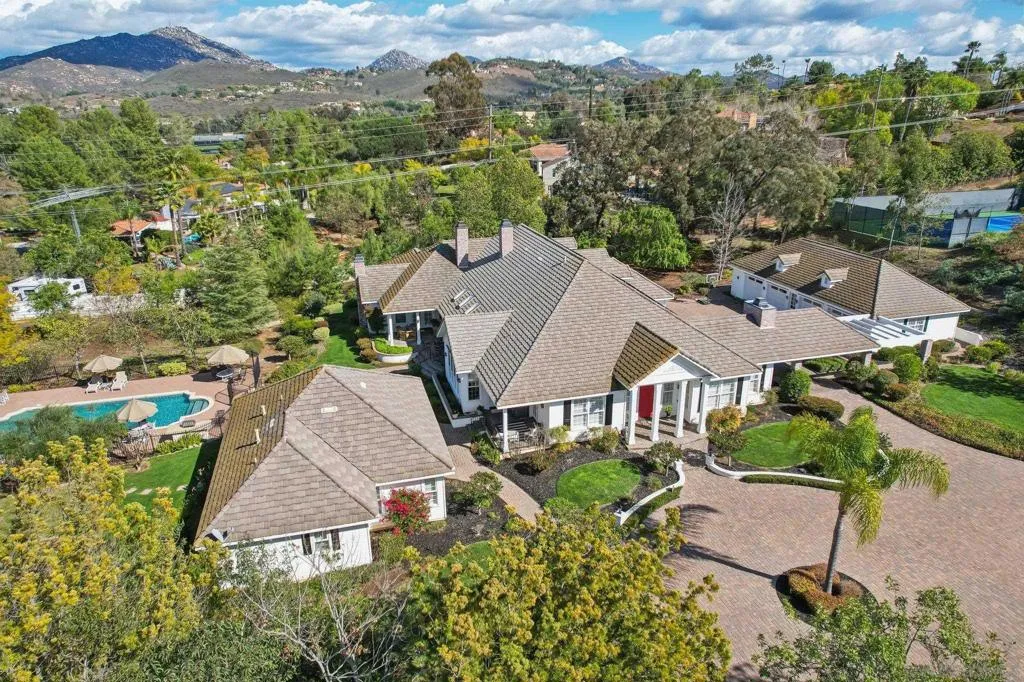 Poway, California 92064, United States, 5 Bedrooms Bedrooms, ,8 BathroomsBathrooms,Residential,Active,86205