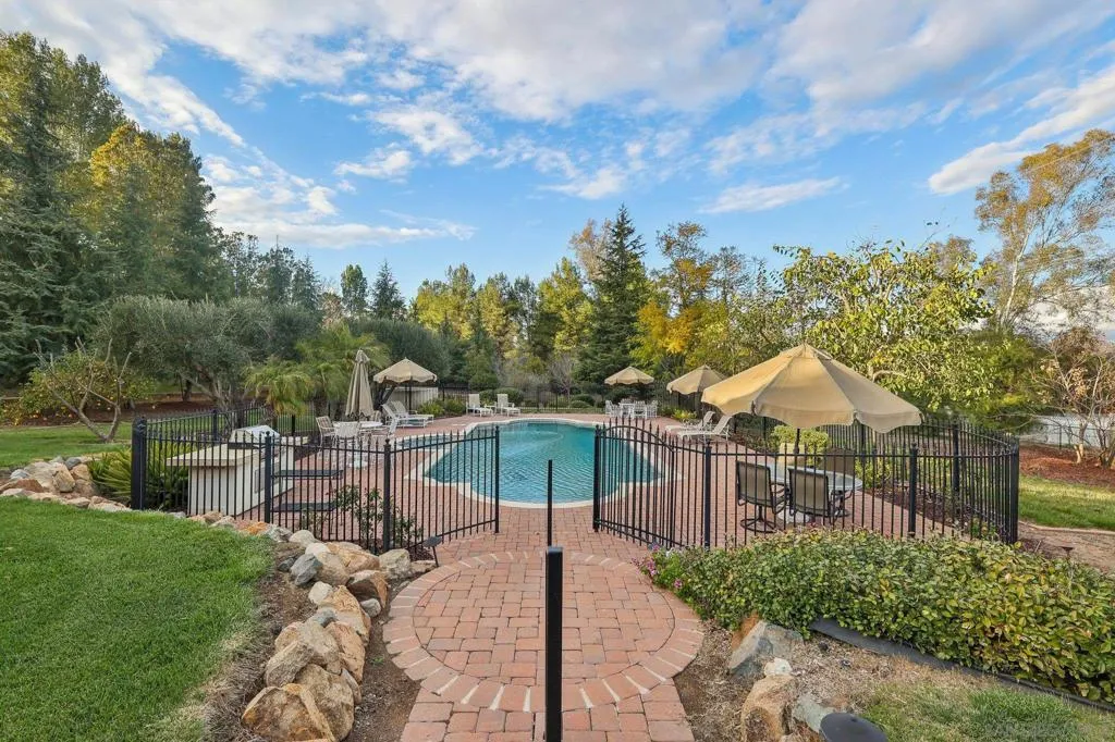Poway, California 92064, United States, 5 Bedrooms Bedrooms, ,8 BathroomsBathrooms,Residential,Active,86205