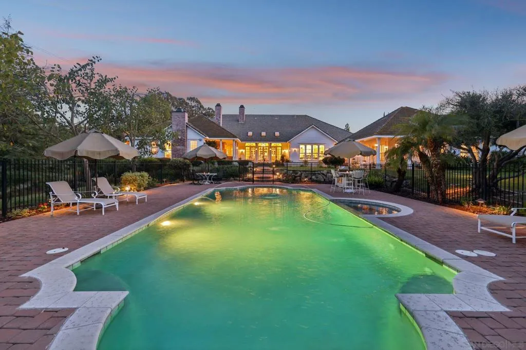 Poway, California 92064, United States, 5 Bedrooms Bedrooms, ,8 BathroomsBathrooms,Residential,Active,86205