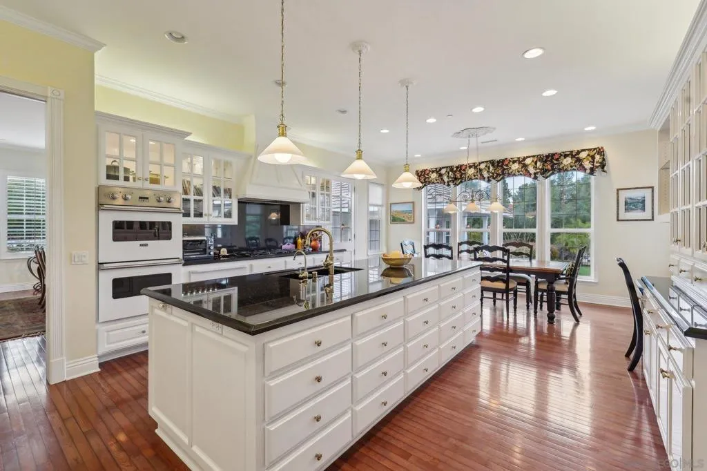 Poway, California 92064, United States, 5 Bedrooms Bedrooms, ,8 BathroomsBathrooms,Residential,Active,86205