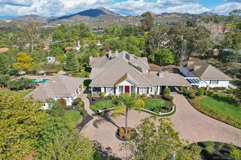 Poway, California 92064, United States, 5 Bedrooms Bedrooms, ,8 BathroomsBathrooms,Residential,Active,86205