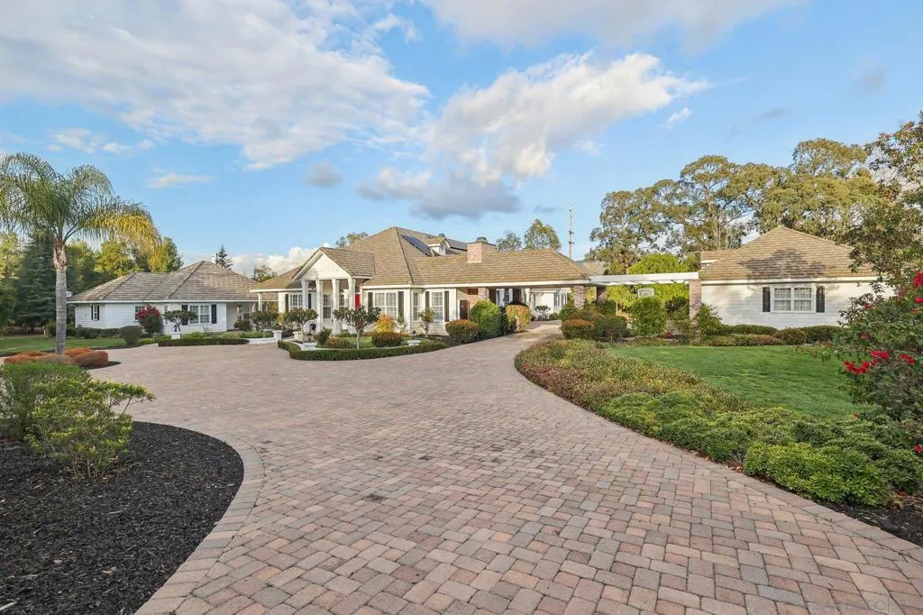 Poway, California 92064, United States, 5 Bedrooms Bedrooms, ,8 BathroomsBathrooms,Residential,Active,86205