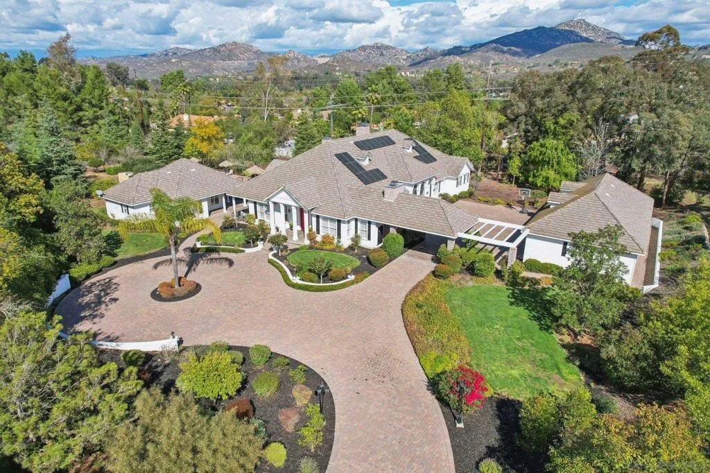 Poway, California 92064, United States, 5 Bedrooms Bedrooms, ,8 BathroomsBathrooms,Residential,Active,86205