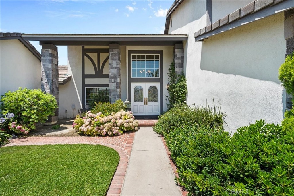 20709 Calle Pera