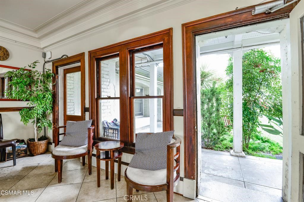 Photo of 4125 S Figueroa Street #101, Los Angeles, CA 90037 (MLS # DW25257136)