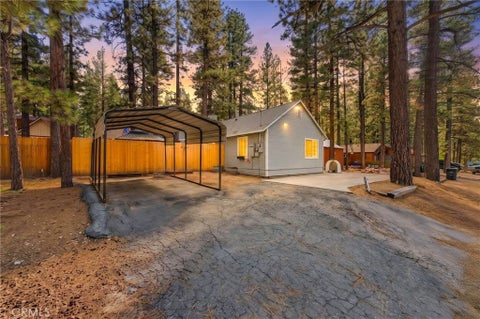 Photo of 518 W Aeroplane BLVD, Big Bear City, CA 92314 (MLS # PW26218363)