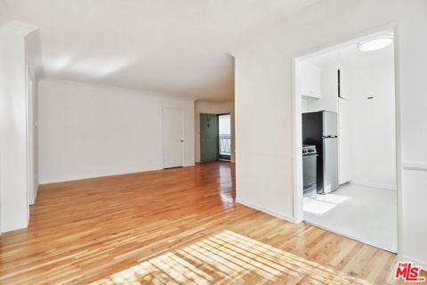 Photo of 1411 N Farifax Avenue #22, West Hollywood, CA 90046 (MLS # 25587403) Photo of 1411 N Farifax Avenue #22, West Hollywood, CA 90046 (MLS # 25587403)