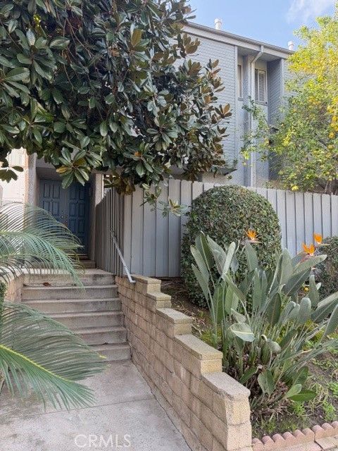 Photo of 4325 Whitsett, Studio City, CA 91604 (MLS # SR26012896)