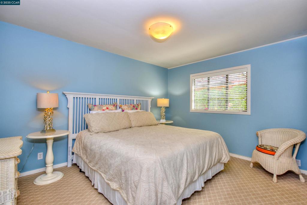 DOWNTOREEK - Residential Lease
