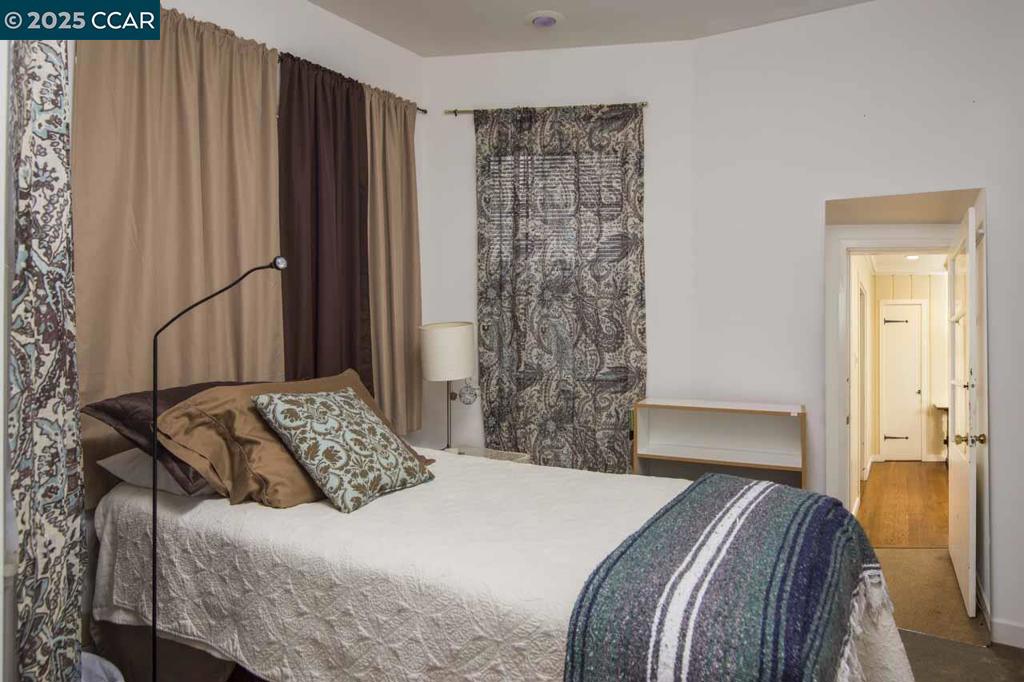 DOWNTOREEK - Residential Lease