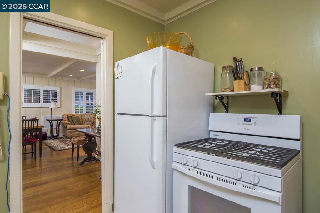 DOWNTOREEK - Residential Lease