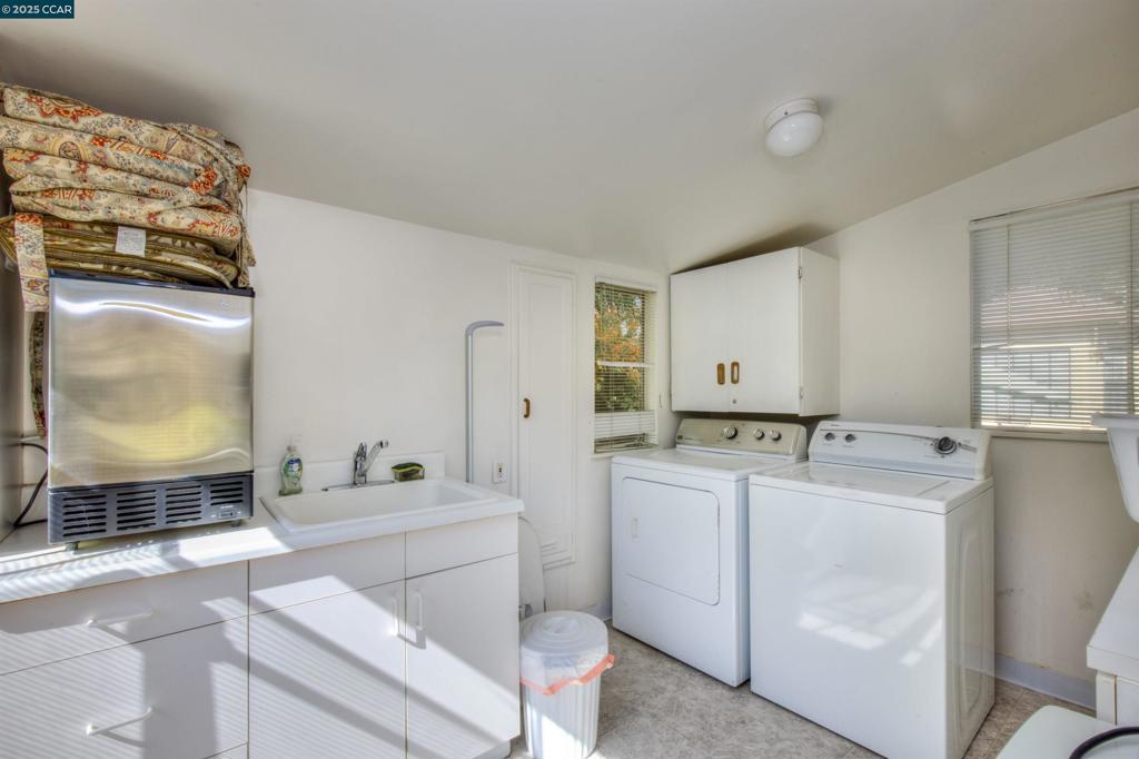 DOWNTOREEK - Residential Lease