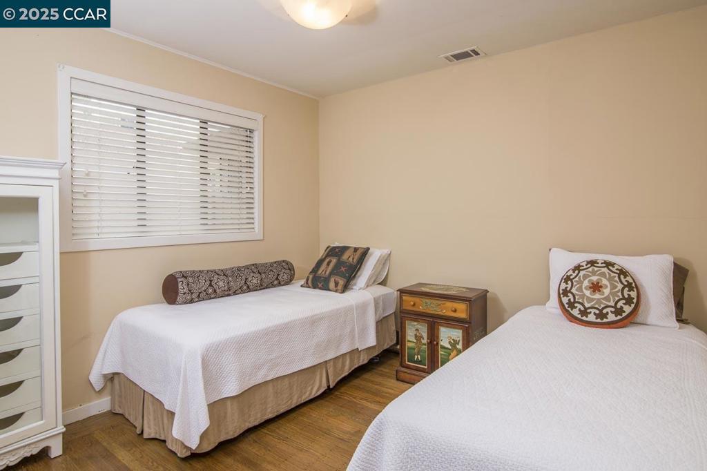DOWNTOREEK - Residential Lease
