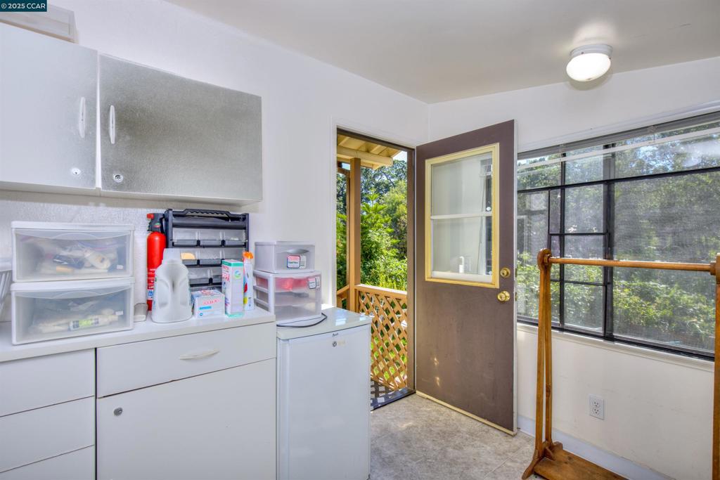 DOWNTOREEK - Residential Lease