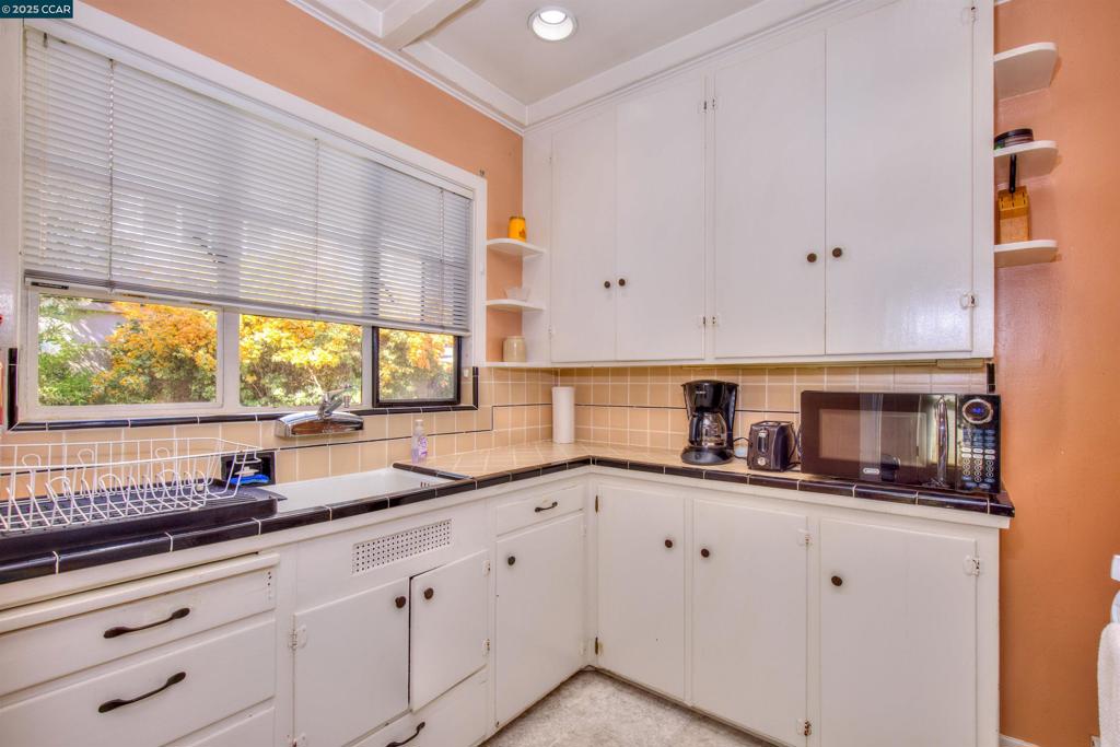 DOWNTOREEK - Residential Lease