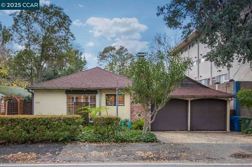 Fabulous location downtown Walnut Creek. Shops and restaurants, market, library, Iron Horse Trial, Civic Park all around the corner from property. Loaded with character and charm, this solid built vintage one level duplex offers for the first time both units together. Walnut Creek and Acalanes school district. Perfect Nanny, Au Pair, or  Inlaw set up. Various uses could included live in one unit and have one for guests or visiting family or live in one and use other unit as a home office. Both units have private yards Owner may consider adjoining units with an interior entry as prior design. With this rental there is a separate spacious laundry room.  Hardwood floors, carpeted bedrooms, plantation shutters, recessed lighting, skylight and central heat and a/c for each unit add to the comfort of this downtown Gem! Garage available for additional monthly rent. Gardner, water and garbage included. Off street parking in driveway. This is an unique offering just around the corner from downtown!