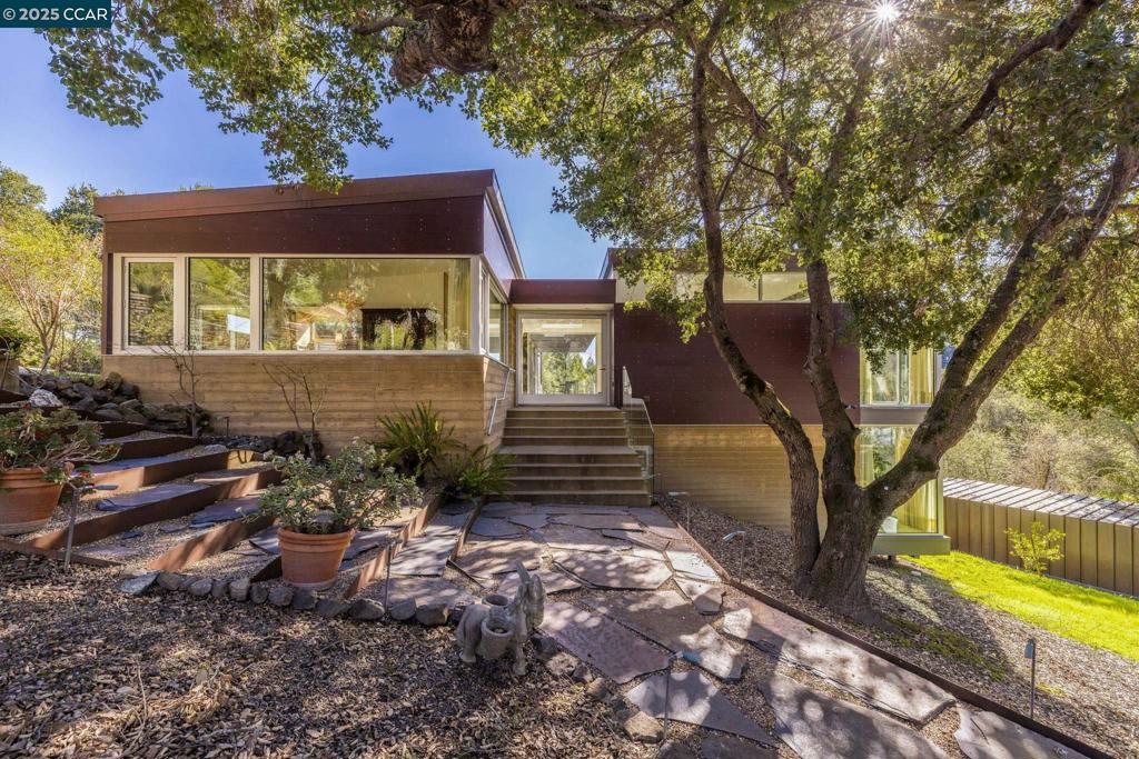 2 Crane Ct