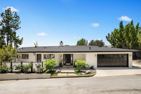 Photo of 507 Venado Vista Drive, La Canada Flintridge, CA 91011 (MLS # P1-27790)