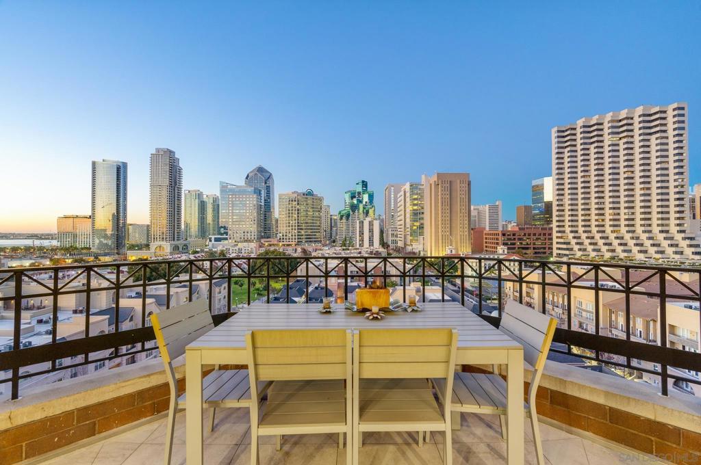 500 W Harbor Dr DR