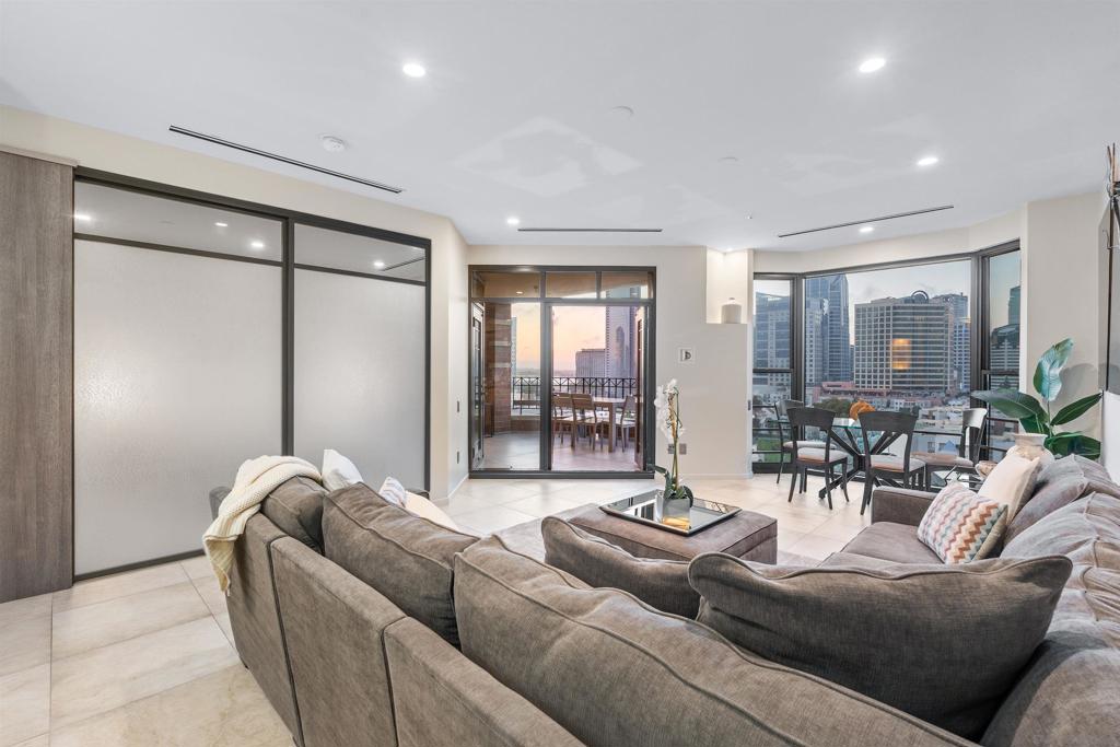 500 W Harbor Dr 1303